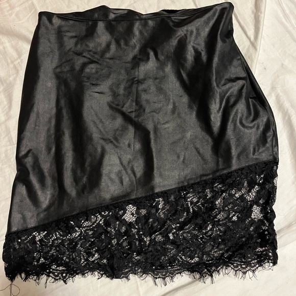 Satin mini lace skirt - Picture 2 of 2